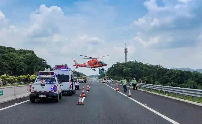 巴里坤高速公路汽车救援案例